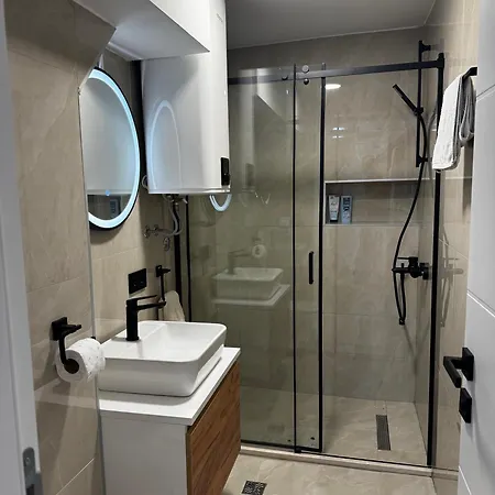 Dash, Korak Do Centra I Svih Bitnih Znamenitosti *